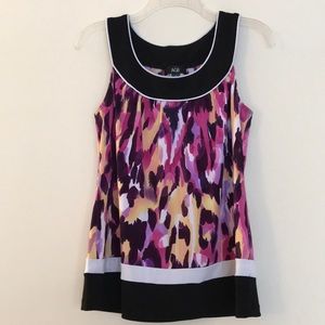 Scoop neck sleeveless top